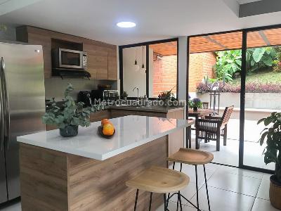Casa de 5 alcobas en venta en Cuatro Esquinas, Rionegro, 215 m² · foto 4 de 9