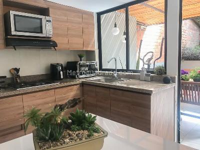 Casa de 5 alcobas en venta en Cuatro Esquinas, Rionegro, 215 m² · foto 5 de 9