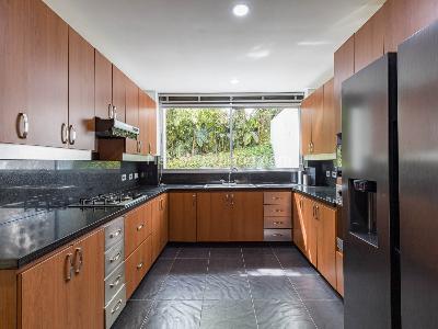 Casa de 4 alcobas en venta en El Poblado, Medellín, 502 m² · foto 7 de 20