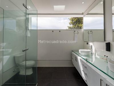 Casa de 4 alcobas en venta en El Poblado, Medellín, 502 m² · foto 19 de 20