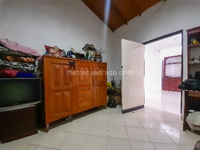 Casa de 5 alcobas en venta en El Chingui, Envigado, 140 m² · foto 5 de 9