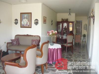Casa en venta en La Magnolia, Envigado · foto 2 de 9