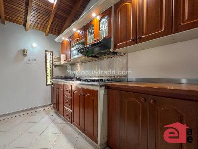 Apartamento de 3 alcobas en venta en El Dorado, Envigado, 70 m² · foto 4 de 12