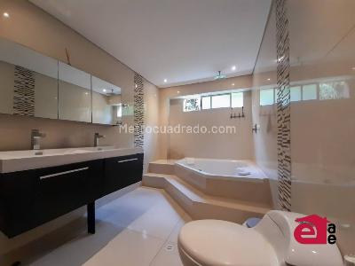 Casa de 3 alcobas en arriendo en Loma El Atravesado, Envigado, 315 m² · foto 11 de 18