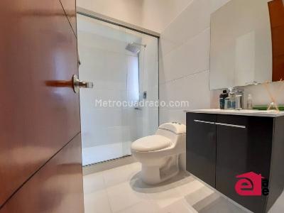 Casa de 3 alcobas en arriendo en Loma El Atravesado, Envigado, 315 m² · foto 13 de 18