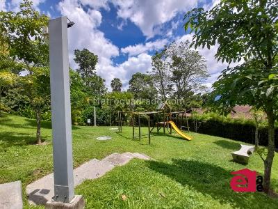 Casa de 3 alcobas en arriendo en Loma El Atravesado, Envigado, 315 m² · foto 16 de 18