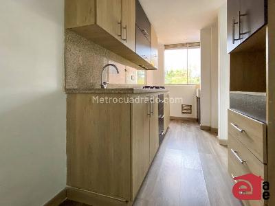 Apartamento en arriendo en Poblado, Medellín · foto 3 de 18