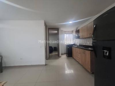 Apartamento en venta en Centro, Itagüí · foto 2 de 9