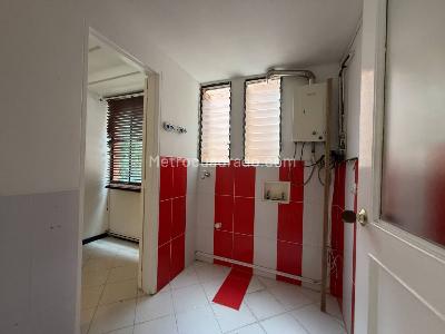 Apartamento de 3 alcobas en venta en Loma De Las Brujas, Envigado, 92 m² · foto 14 de 16