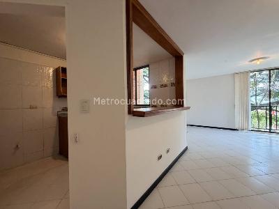 Apartamento de 3 alcobas en venta en Loma De Las Brujas, Envigado, 92 m² · foto 3 de 16