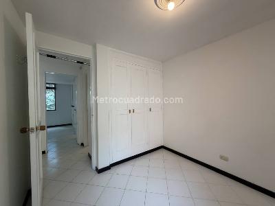 Apartamento de 3 alcobas en venta en Loma De Las Brujas, Envigado, 92 m² · foto 5 de 16