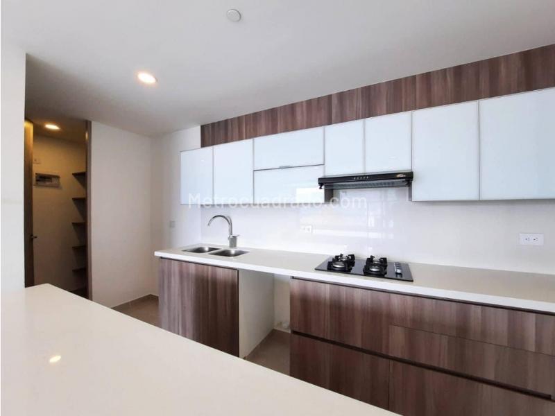 3BR Apartment with Balcony in Los Balsos, El Poblado - 3