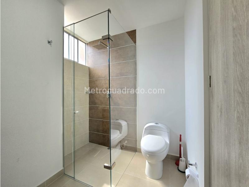 3BR Apartment with Balcony in Los Balsos, El Poblado - 7