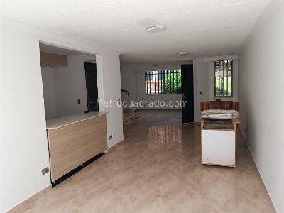 Casa de 3 alcobas en venta en El Trianon, Envigado, 97 m² · foto 3 de 14
