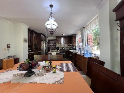 Casa de 5 alcobas en venta en Los Alcazares, Sabaneta, 254 m² · foto 4 de 9