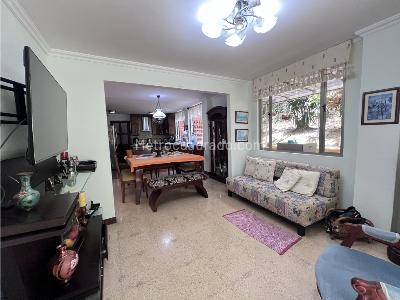 Casa de 5 alcobas en venta en Los Alcazares, Sabaneta, 254 m² · foto 6 de 9