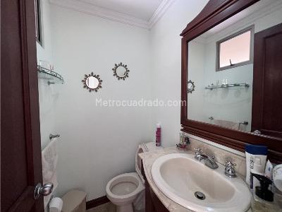 Casa de 5 alcobas en venta en Los Alcazares, Sabaneta, 254 m² · foto 7 de 9