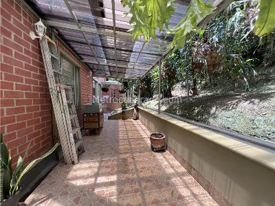 Casa de 5 alcobas en venta en Los Alcazares, Sabaneta, 254 m² · foto 9 de 9