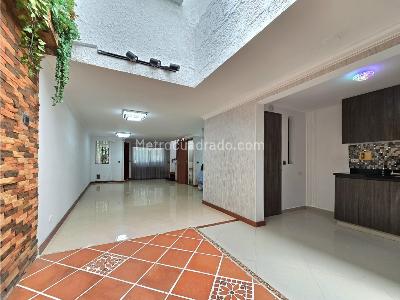 Casa de 3 alcobas en venta en El Trianon, Envigado, 122 m² · foto 7 de 20
