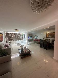 Casa de 5 alcobas en venta en El Cacique, Bucaramanga, 230 m² · foto 1 de 19