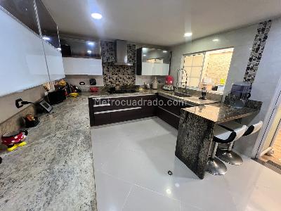 Casa de 4 alcobas en venta en Prados De Cañaveral, Floridablanca, 174 m² · foto 2 de 20
