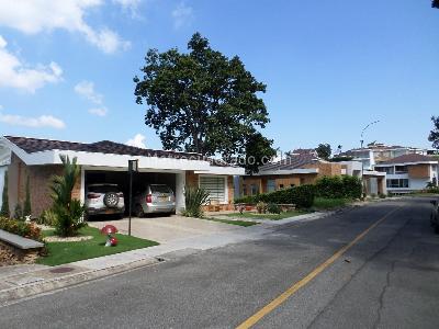 Casa de 4 alcobas en venta en Floridablanca, Floridablanca, 484 m² · foto 2 de 16