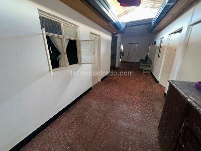 Casa de 5 alcobas en venta en Garcia Rovira, Bucaramanga, 250 m² · foto 4 de 9