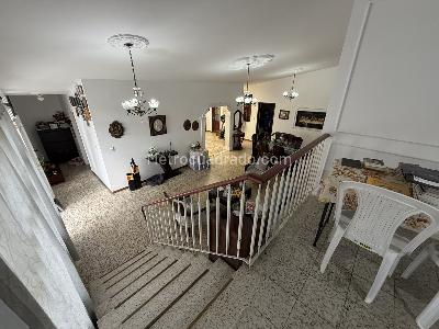 Casa de 5 alcobas en venta en El Prado, Bucaramanga, 225 m² · foto 3 de 11