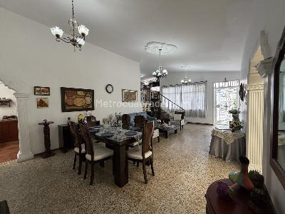 Casa de 5 alcobas en venta en El Prado, Bucaramanga, 225 m² · foto 5 de 11