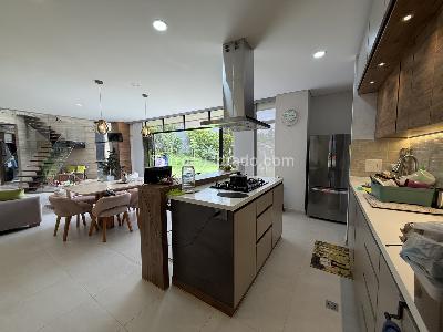 Casa de 4 alcobas en venta en Ruitoque, Floridablanca, 309 m² · foto 10 de 20