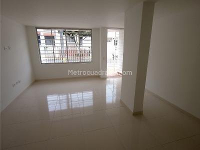 Casa de 5 alcobas en venta en La Victoria, Bucaramanga, 308 m² · foto 3 de 20
