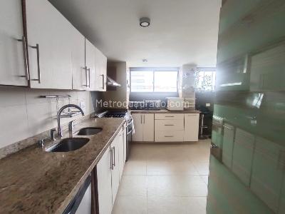 Apartamento de 3 alcobas en venta en Torres De Cañaveral, Floridablanca, 131 m² · foto 11 de 18
