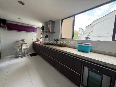 Apartamento de 4 alcobas en venta en Cabecera Del Llano, Bucaramanga, 184 m² · foto 2 de 12
