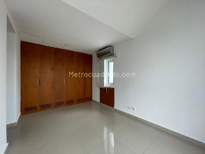 Apartamento de 3 alcobas en venta en Cañaveral, Floridablanca, 94 m² · foto 3 de 11
