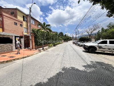 Casa de 4 alcobas en venta en Tarragona, Floridablanca, 117 m² · foto 2 de 20