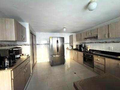 Casa de 3 alcobas en venta en Cañaveral, Floridablanca, 250 m² · foto 7 de 11