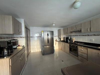 Casa de 3 alcobas en venta en Cañaveral, Floridablanca, 250 m² · foto 5 de 11