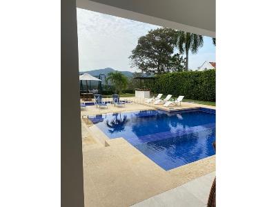 Casa de 5 alcobas en venta en Club Puerto Peñalisa, Girardot, 336 m² · foto 2 de 20