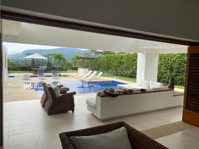 Casa de 5 alcobas en venta en Club Puerto Peñalisa, Girardot, 336 m² · foto 4 de 20