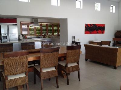 Casa de 5 alcobas en venta en Club Puerto Peñalisa, Girardot, 336 m² · foto 9 de 20