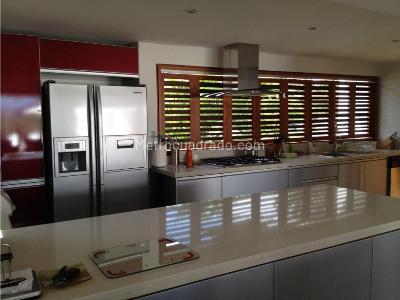 Casa de 5 alcobas en venta en Club Puerto Peñalisa, Girardot, 336 m² · foto 11 de 20
