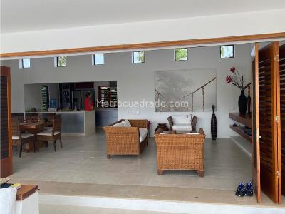 Casa de 5 alcobas en venta en Club Puerto Peñalisa, Girardot, 336 m² · foto 12 de 20