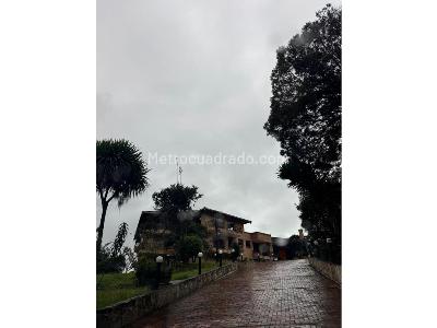 Casa de 5 alcobas en venta en Vereda Fusca, Chía, 1269 m² · foto 2 de 20