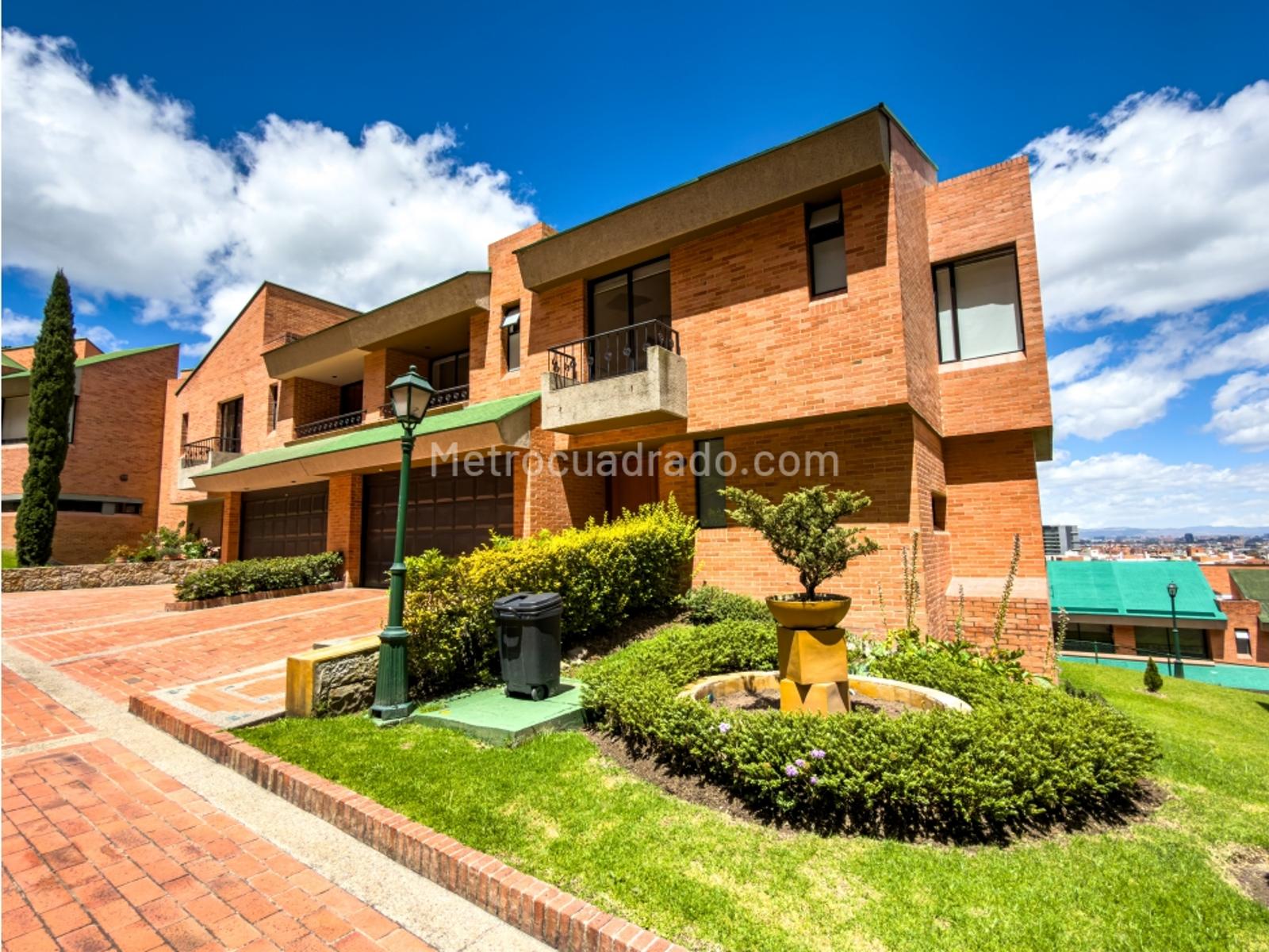 Casa de 5 habitaciones en venta en Bosque de Pinos, Bogotá — imagen 1 de 20