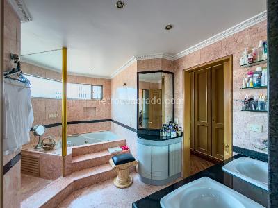 Apartamento de 4 alcobas en venta en Santa Barbara Alta, Bogotá, 420 m² · foto 16 de 20