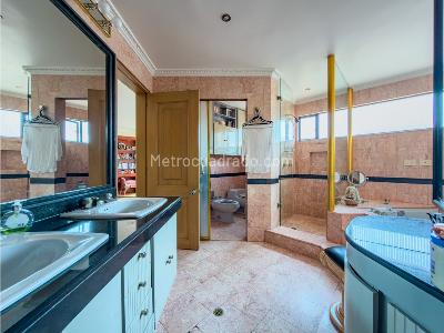 Apartamento de 4 alcobas en venta en Santa Barbara Alta, Bogotá, 420 m² · foto 17 de 20