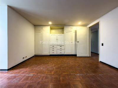 Apartamento de 3 alcobas en venta en Santa Barbara, Bogotá, 138 m² · foto 12 de 20