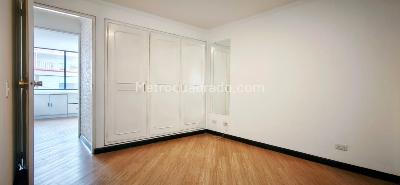 Apartamento en venta en Santa Barbara Central, Bogotá · foto 7 de 17
