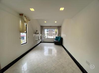 Apartamento de 5 alcobas en venta en Cedritos Capri, Bogotá, 120 m² · foto 3 de 15