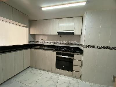 Apartamento de 5 alcobas en venta en Cedritos Capri, Bogotá, 120 m² · foto 2 de 15